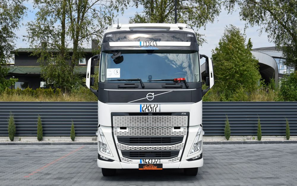 Volvo FH500 / EURO 6 / NOWY MODEL / KLIMATYZACJA POSTOJOWA / ACC / LEDY / 2 ZBIORNIKI PALIWA / FULL SPILERY / 2022 / SERWISOWANY / SPROWADZONY - Cabeza tractora: foto 2 Volvo FH500 / EURO 6 / NOWY MODEL / KLIMATYZACJA POSTOJOWA / ACC / LEDY / 2 ZBIORNIKI PALIWA / FULL SPILERY / 2022 / SERWISOWANY / SPROWADZONY - Cabeza tractora: foto 2