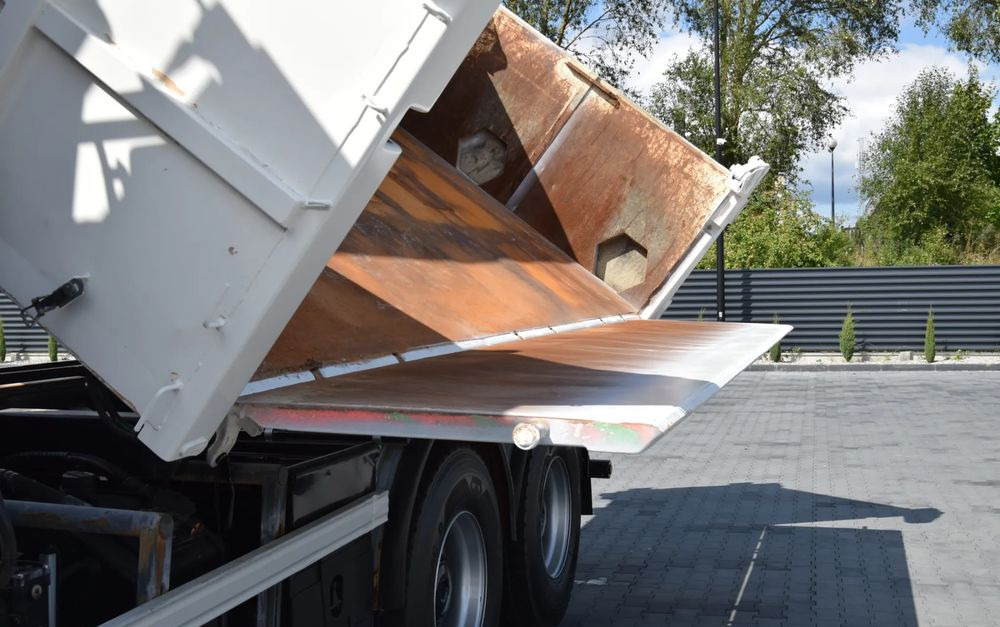 Leasing de  MAN TGS 33.360 / 6x4 / HDS HIAB 122 E-2 HIDUO / STEROWANIE RADIOWE / WYWROTKA / HYDROBURTA / AUTOMAT / KLIMA / TEMPOMAT / KAMERA COFANIA / SPROWADZONY MAN TGS 33.360 / 6x4 / HDS HIAB 122 E-2 HIDUO / STEROWANIE RADIOWE / WYWROTKA / HYDROBURTA / AUTOMAT / KLIMA / TEMPOMAT / KAMERA COFANIA / SPROWADZONY: foto 16