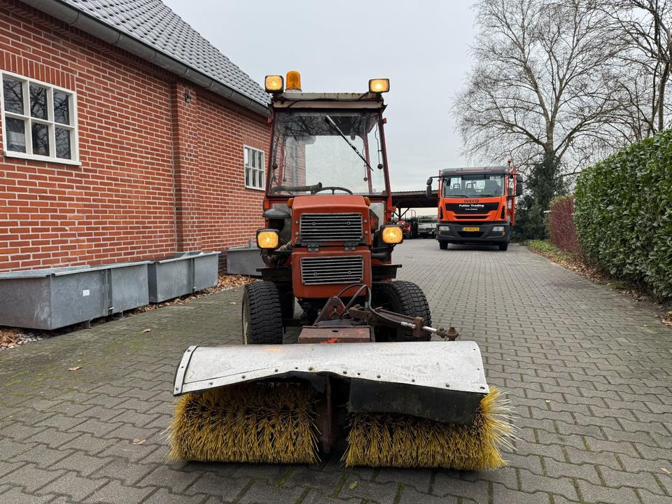 Kleintraktor Hako 3800D Hydrostat mit hydraulischer Kehrbürste - Mini tractor: foto 5 Kleintraktor Hako 3800D Hydrostat mit hydraulischer Kehrbürste - Mini tractor: foto 5
