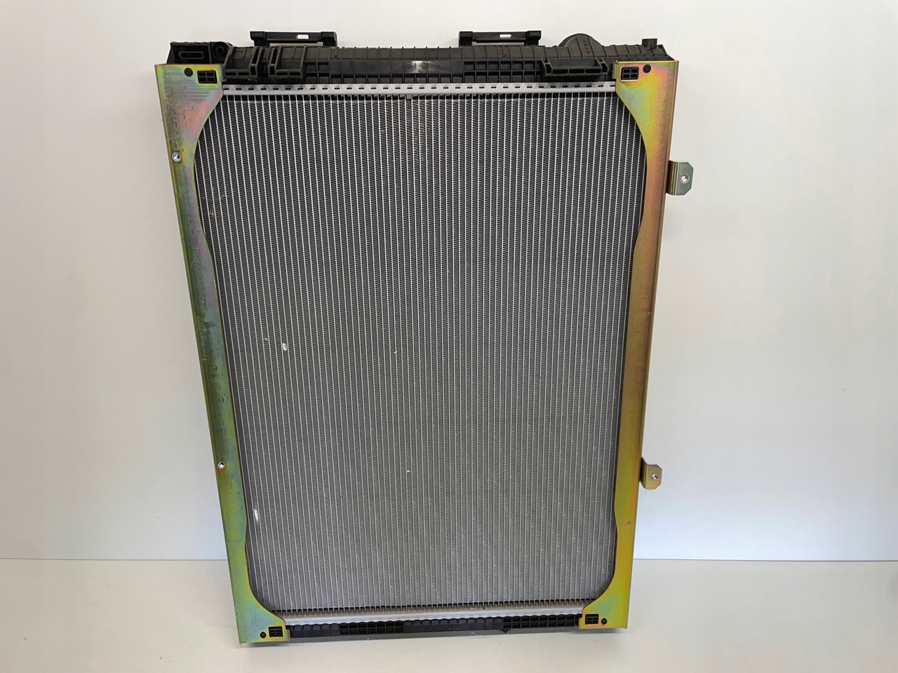 CHŁODNICA WODY MAN F2000 F 90 F 2000 F90 81061016437 - Bomba de refrigerante para Camión: foto 4 CHŁODNICA WODY MAN F2000 F 90 F 2000 F90 81061016437 - Bomba de refrigerante para Camión: foto 4