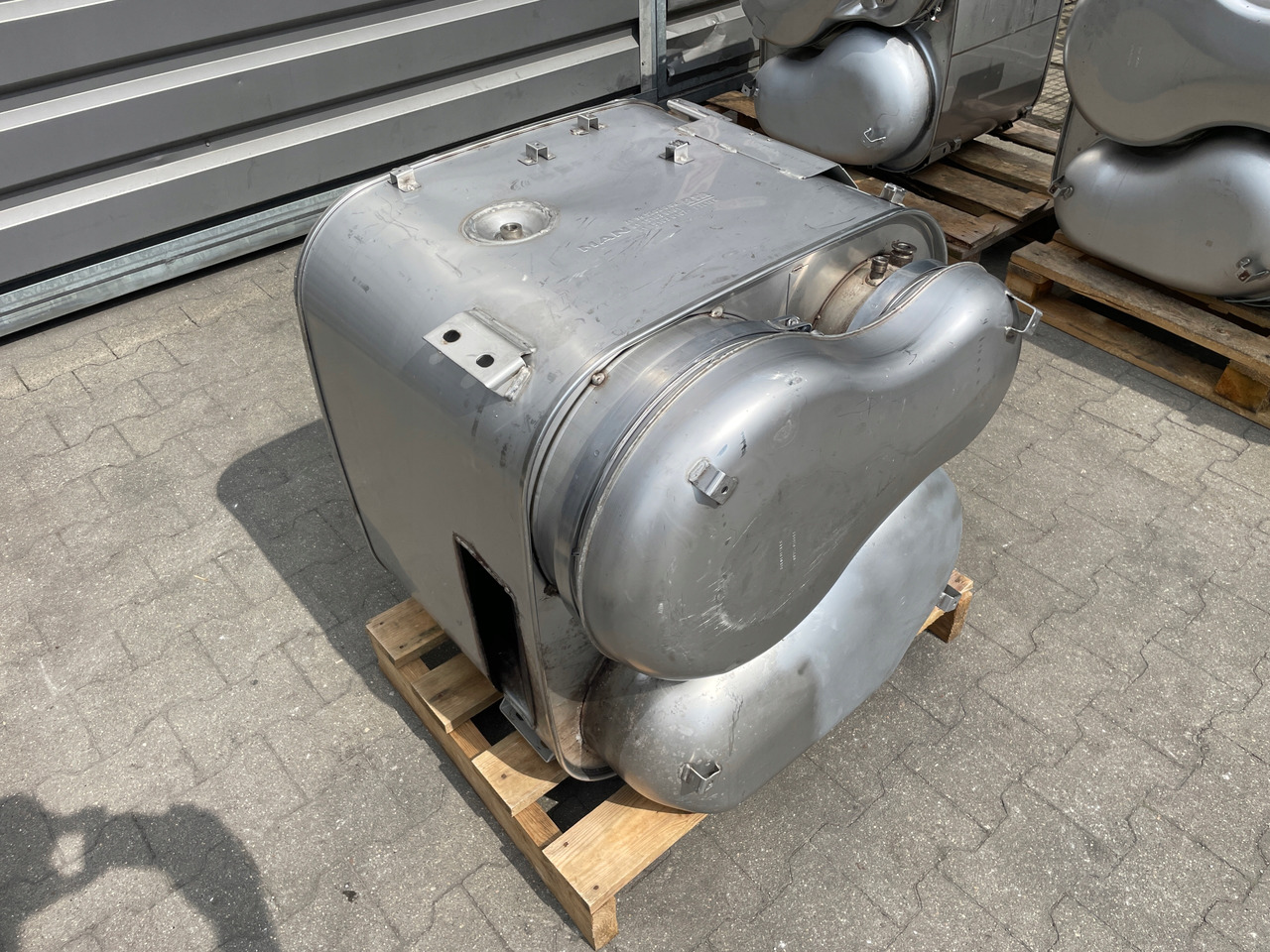 KATALIZATOR MAN TGX TGS EURO 6 DPF TŁUMIK WYDECH 81151036101 - Convertidor catalítico para Camión: foto 3 KATALIZATOR MAN TGX TGS EURO 6 DPF TŁUMIK WYDECH 81151036101 - Convertidor catalítico para Camión: foto 3