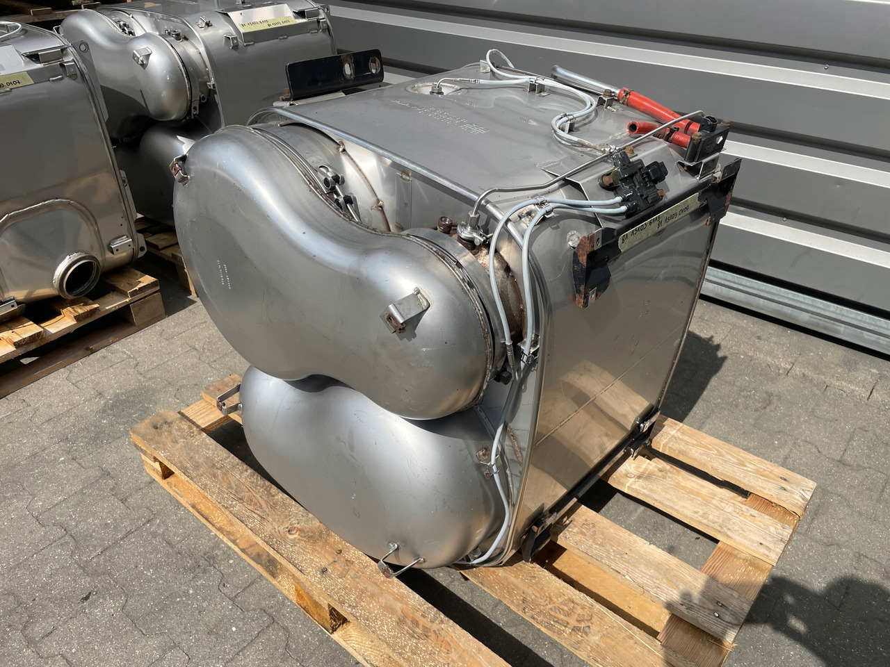 KATALIZATOR MAN TGX TGS EURO 6 DPF TŁUMIK WYDECH 81151036115 - Convertidor catalítico para Camión: foto 1 KATALIZATOR MAN TGX TGS EURO 6 DPF TŁUMIK WYDECH 81151036115 - Convertidor catalítico para Camión: foto 1