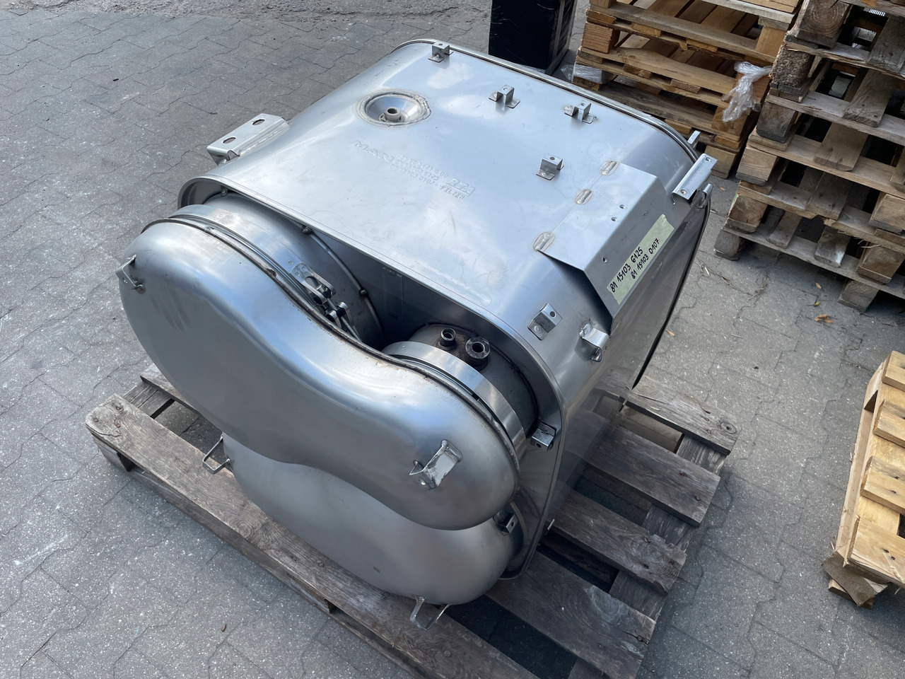 KATALIZATOR MAN TGX TGS EURO 6 DPF TŁUMIK WYDECH 81151036125 - Convertidor catalítico: foto 3 KATALIZATOR MAN TGX TGS EURO 6 DPF TŁUMIK WYDECH 81151036125 - Convertidor catalítico: foto 3