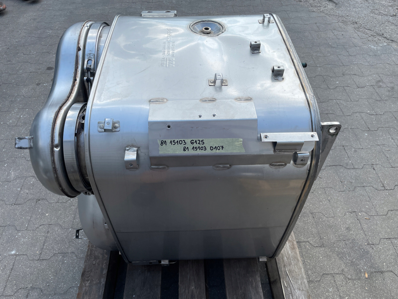 KATALIZATOR MAN TGX TGS EURO 6 DPF TŁUMIK WYDECH 81151036125 - Convertidor catalítico: foto 2 KATALIZATOR MAN TGX TGS EURO 6 DPF TŁUMIK WYDECH 81151036125 - Convertidor catalítico: foto 2