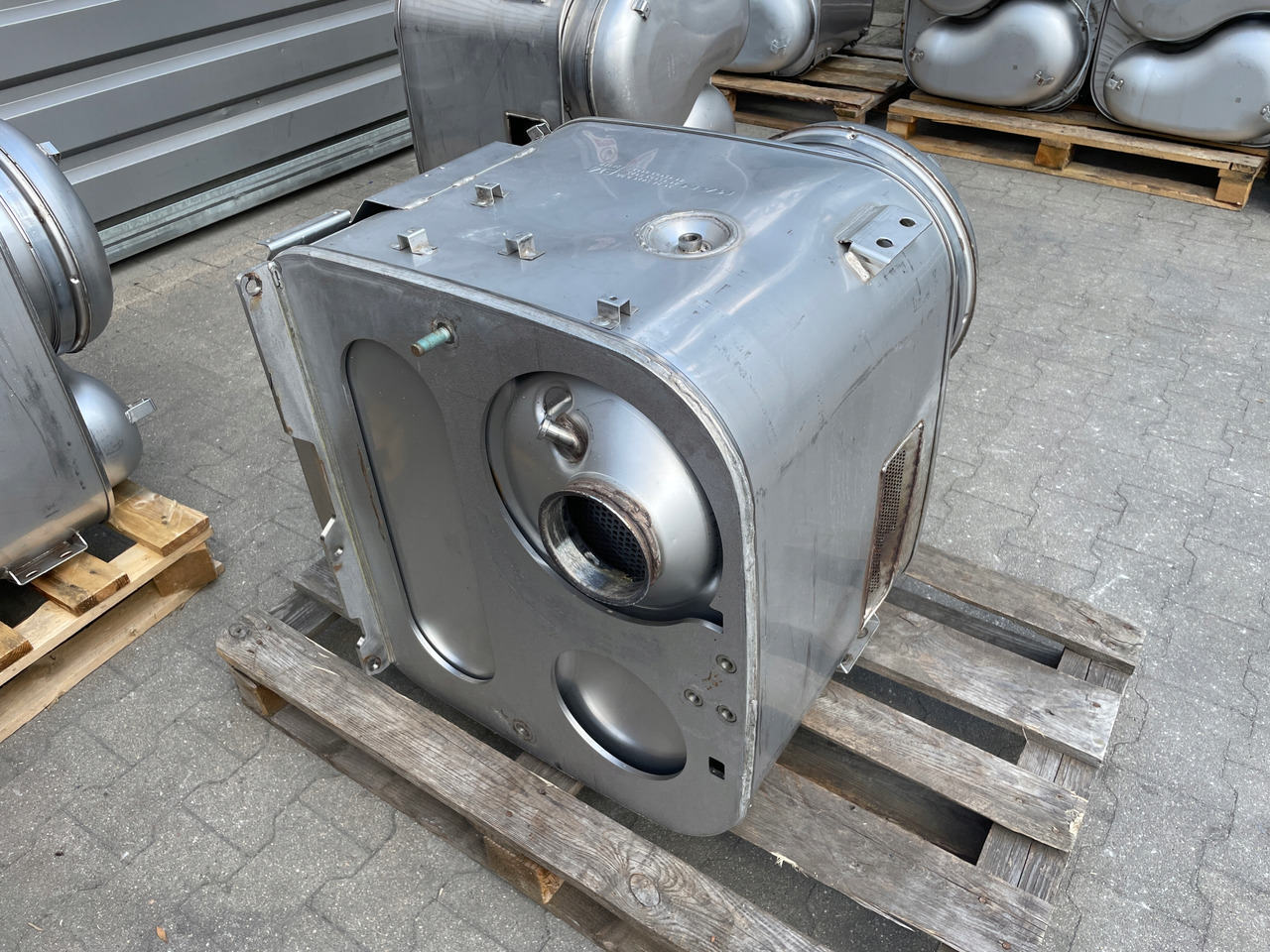 KATALIZATOR MAN TGX TGS EURO 6 DPF TŁUMIK WYDECH 81151036125 - Convertidor catalítico: foto 4 KATALIZATOR MAN TGX TGS EURO 6 DPF TŁUMIK WYDECH 81151036125 - Convertidor catalítico: foto 4