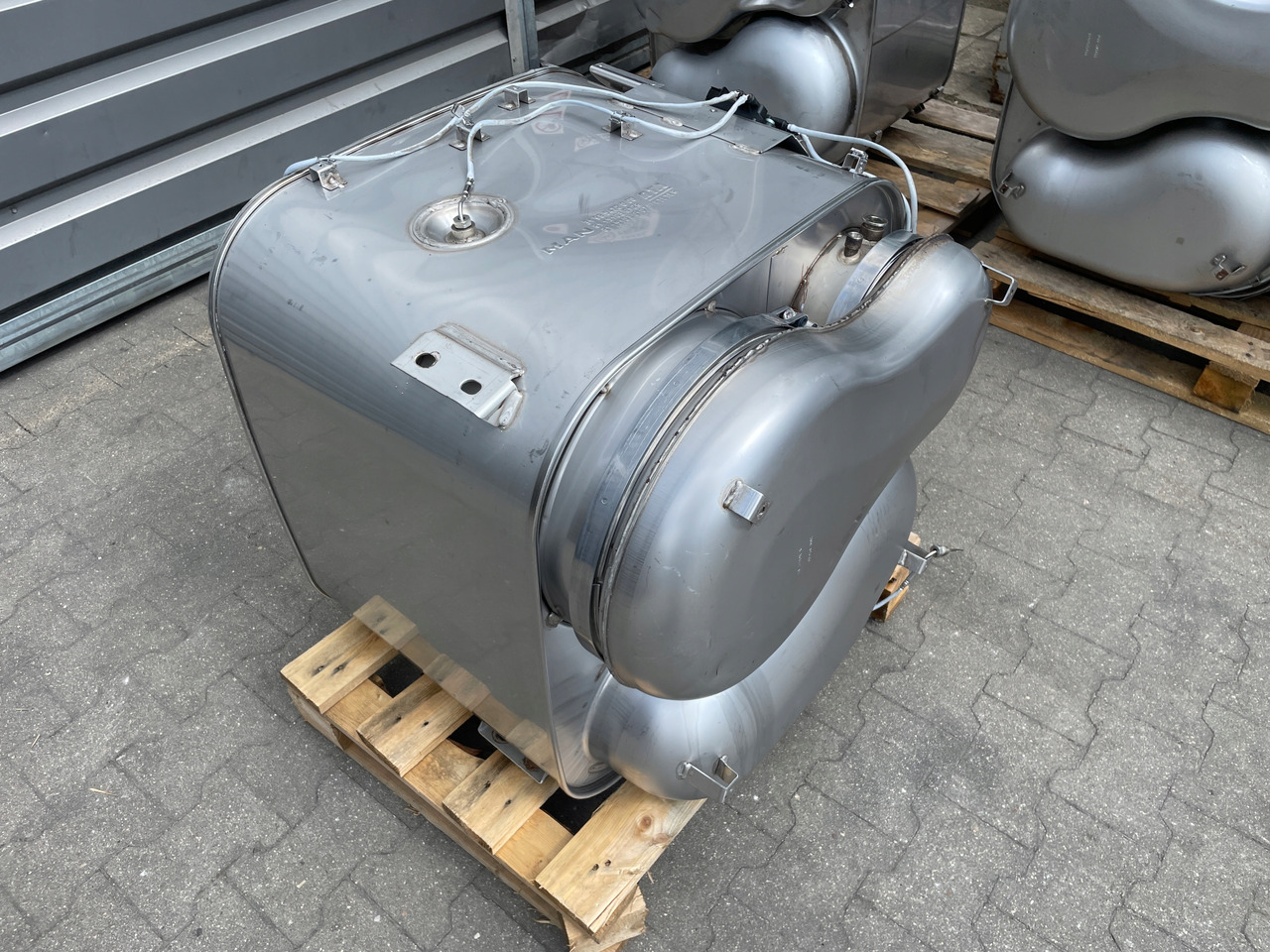 KATALIZATOR MAN TGX TGS EURO 6 DPF TŁUMIK WYDECH 81151036128 - Convertidor catalítico para Camión: foto 3 KATALIZATOR MAN TGX TGS EURO 6 DPF TŁUMIK WYDECH 81151036128 - Convertidor catalítico para Camión: foto 3