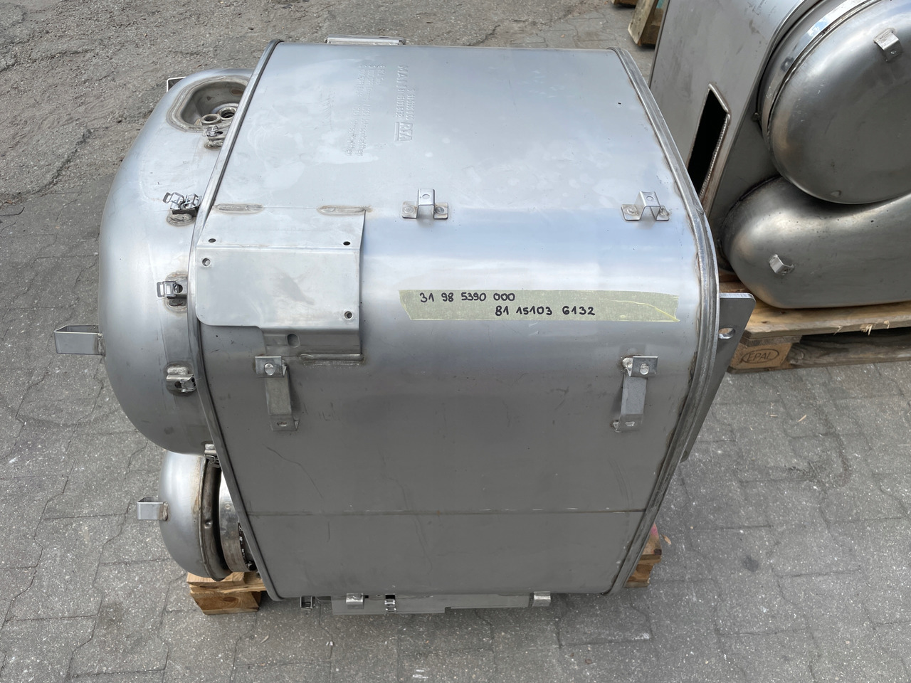 KATALIZATOR MAN TGX TGS EURO 6 DPF TŁUMIK WYDECH 81151036132 - Tubo de escape para Camión: foto 2 KATALIZATOR MAN TGX TGS EURO 6 DPF TŁUMIK WYDECH 81151036132 - Tubo de escape para Camión: foto 2