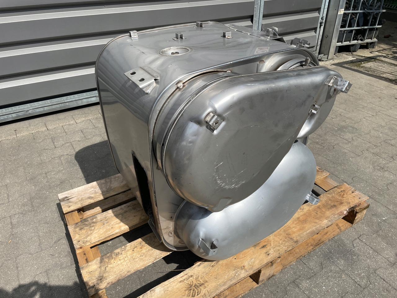 KATALIZATOR MAN TGX TGS EURO 6 DPF TŁUMIK WYDECH 81151036182 - Convertidor catalítico para Camión: foto 3 KATALIZATOR MAN TGX TGS EURO 6 DPF TŁUMIK WYDECH 81151036182 - Convertidor catalítico para Camión: foto 3