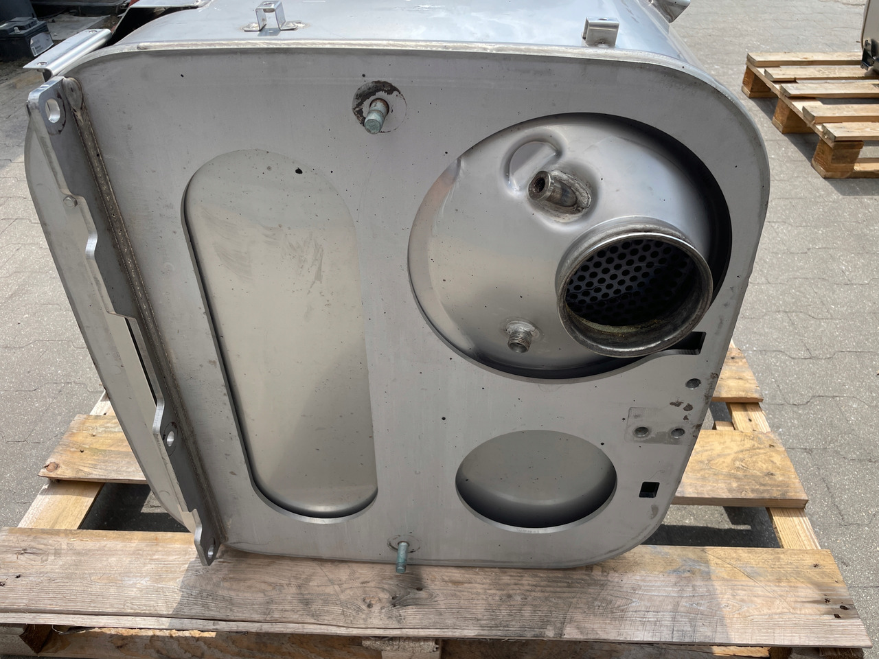 KATALIZATOR MAN TGX TGS EURO 6 DPF TŁUMIK WYDECH 81151036182 - Convertidor catalítico para Camión: foto 5 KATALIZATOR MAN TGX TGS EURO 6 DPF TŁUMIK WYDECH 81151036182 - Convertidor catalítico para Camión: foto 5