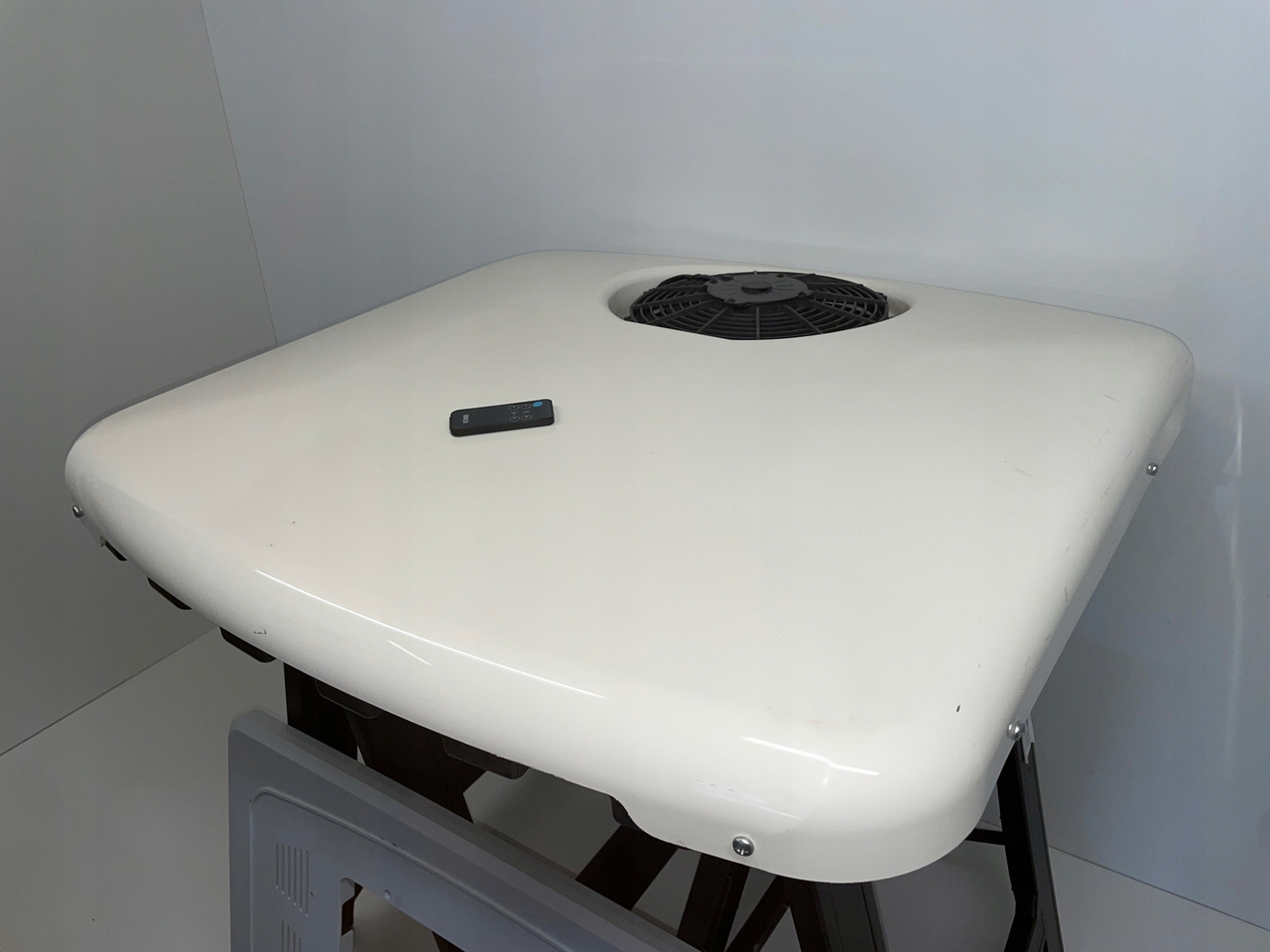 KLIMATYZACJA POSTOJOWA PILOT SLIMCOOL FACTORY PREP DAF SCANIA MC1507523 - Compresor de aire acondicionado para Camión: foto 3 KLIMATYZACJA POSTOJOWA PILOT SLIMCOOL FACTORY PREP DAF SCANIA MC1507523 - Compresor de aire acondicionado para Camión: foto 3