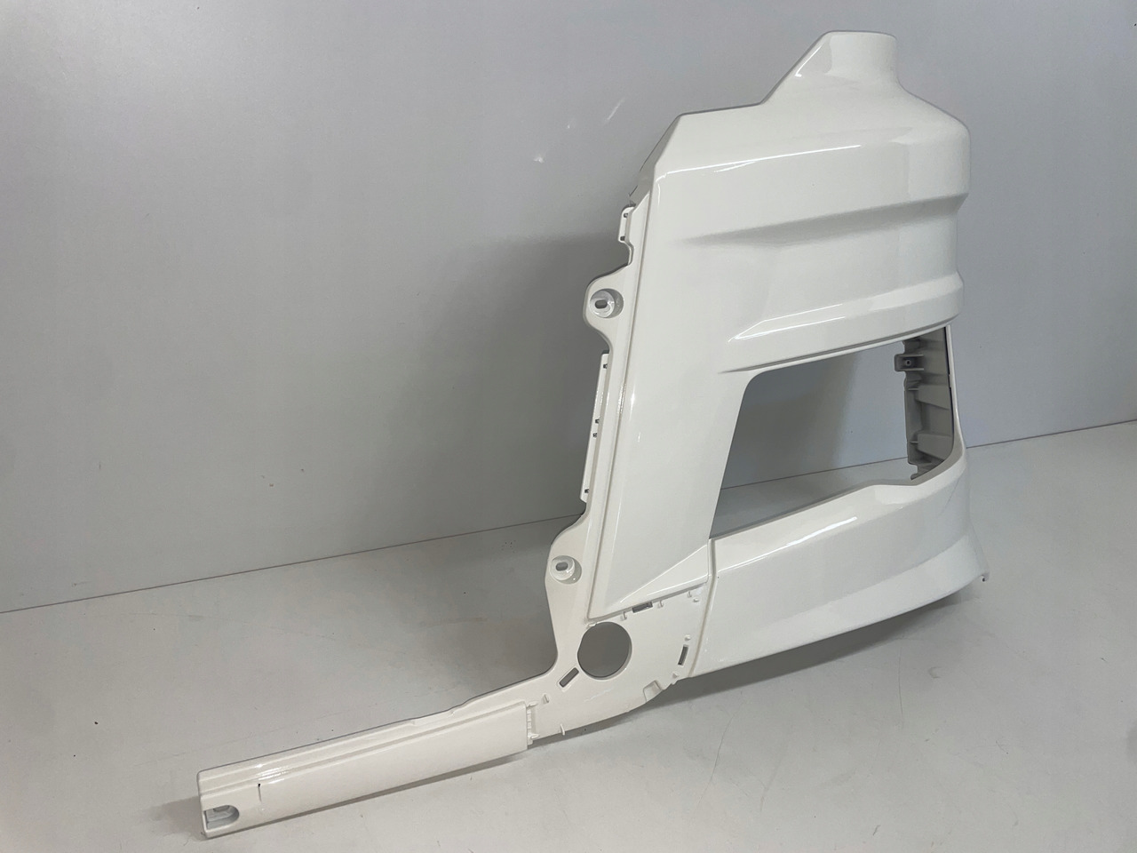 LEWA OSŁONA NA HALOGEN ZDERZAK MAN TG3 TGX 3 81416142277 - Parachoques para Camión: foto 2 LEWA OSŁONA NA HALOGEN ZDERZAK MAN TG3 TGX 3 81416142277 - Parachoques para Camión: foto 2