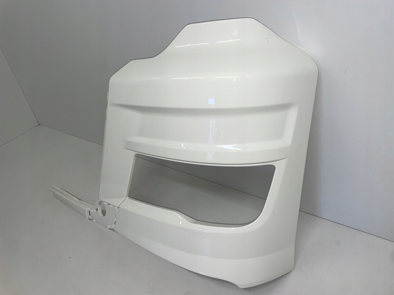 LEWA OSŁONA NA HALOGEN ZDERZAK MAN TG3 TGX 3 81416142277 - Parachoques para Camión: foto 3 LEWA OSŁONA NA HALOGEN ZDERZAK MAN TG3 TGX 3 81416142277 - Parachoques para Camión: foto 3