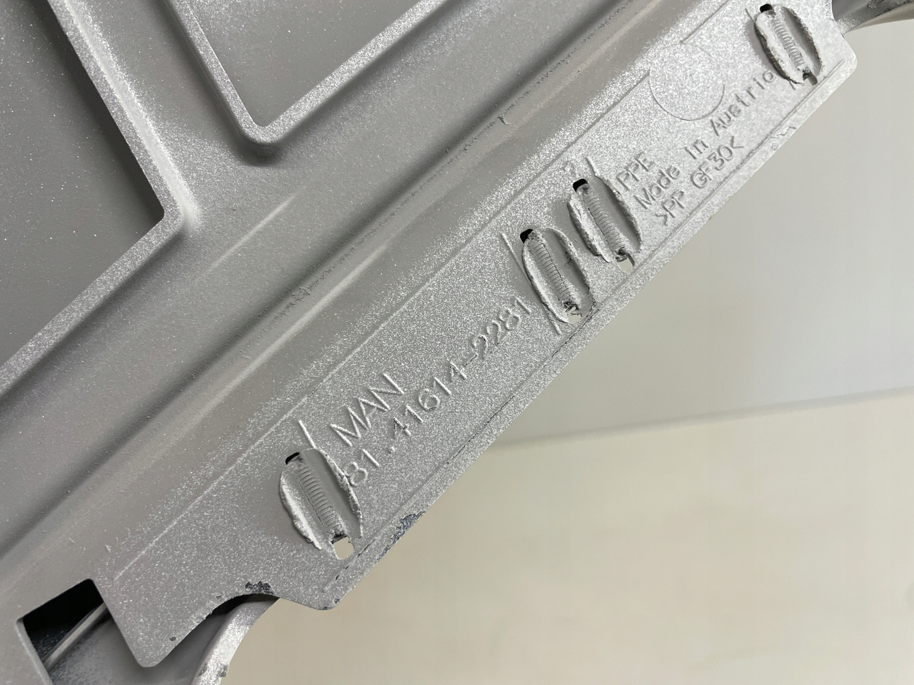 LEWA OSŁONA NA HALOGEN ZDERZAK MAN TG3 TGX 3 81416142277 - Parachoques para Camión: foto 5 LEWA OSŁONA NA HALOGEN ZDERZAK MAN TG3 TGX 3 81416142277 - Parachoques para Camión: foto 5