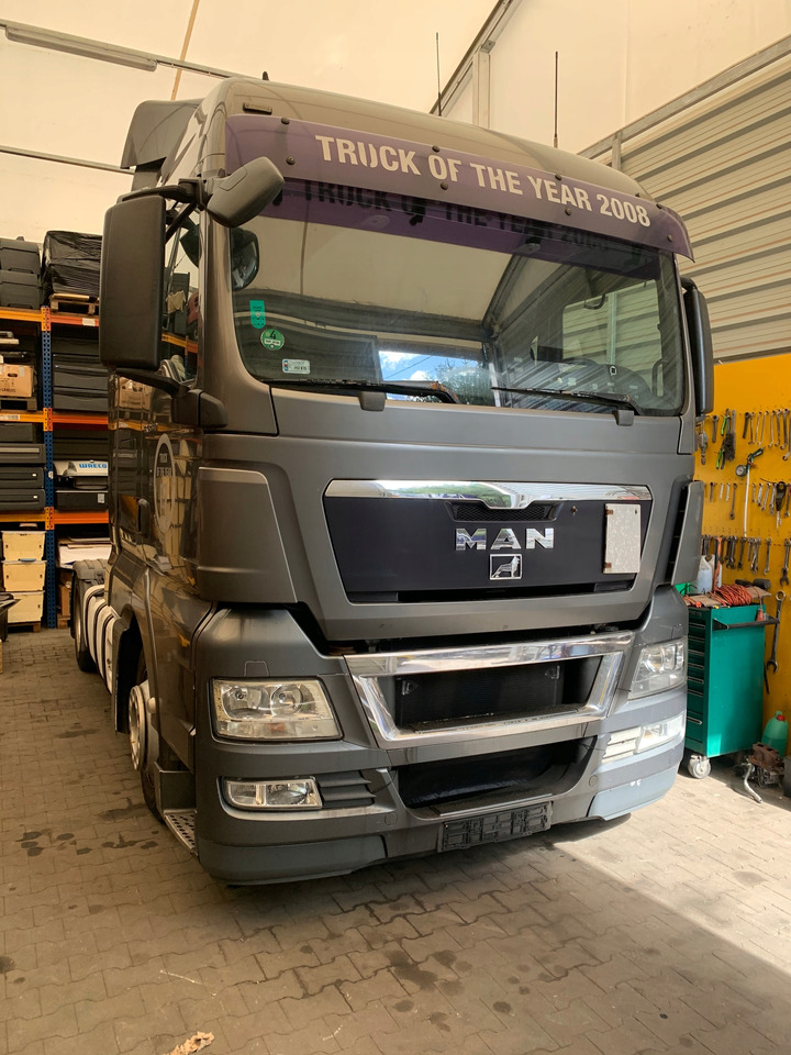 MASKA ATRAPA GRILL POLIK OWIEWKA MAN TGX - Capota para Camión: foto 3 MASKA ATRAPA GRILL POLIK OWIEWKA MAN TGX - Capota para Camión: foto 3