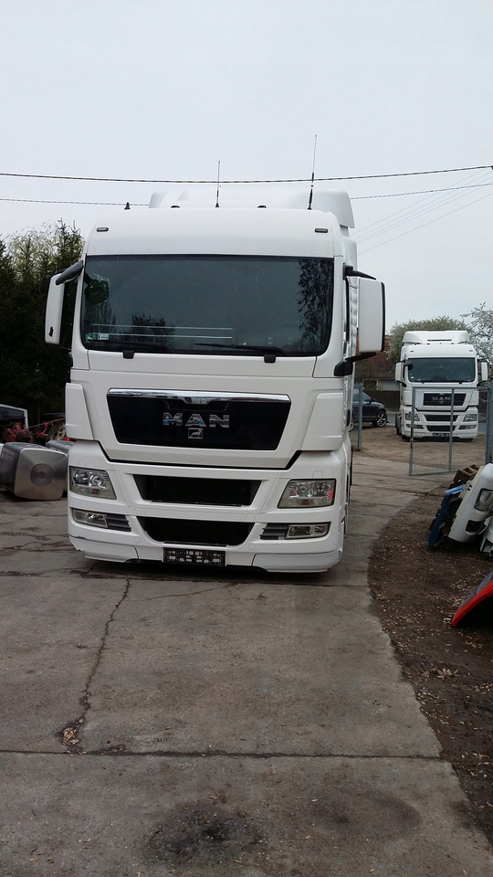 MASKA ATRAPA GRILL POLIK OWIEWKA MAN TGX - Capota para Camión: foto 1 MASKA ATRAPA GRILL POLIK OWIEWKA MAN TGX - Capota para Camión: foto 1