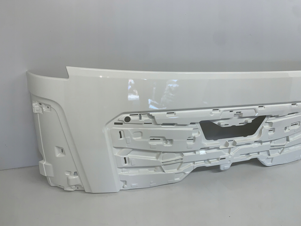 MASKA ATRAPA MAN TGL TGM TG3 TGS NOWY MODEL 2021 RAL 9010 - Capota para Camión: foto 2 MASKA ATRAPA MAN TGL TGM TG3 TGS NOWY MODEL 2021 RAL 9010 - Capota para Camión: foto 2