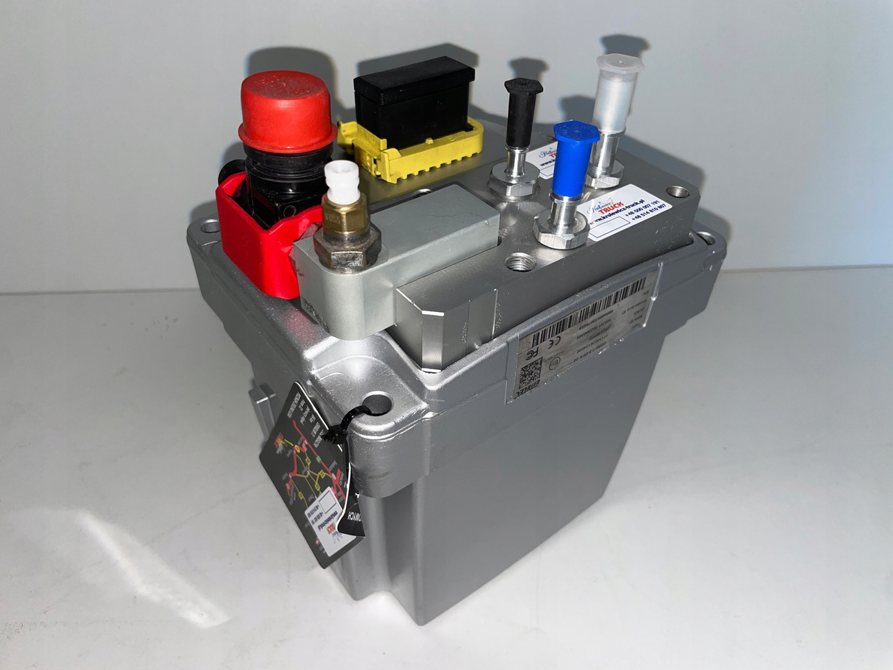 POMPA ADBLUE AD BLUE EMITEC MAN TGX TGS 81154036134 - Depósito de AdBlue para Camión: foto 3 POMPA ADBLUE AD BLUE EMITEC MAN TGX TGS 81154036134 - Depósito de AdBlue para Camión: foto 3