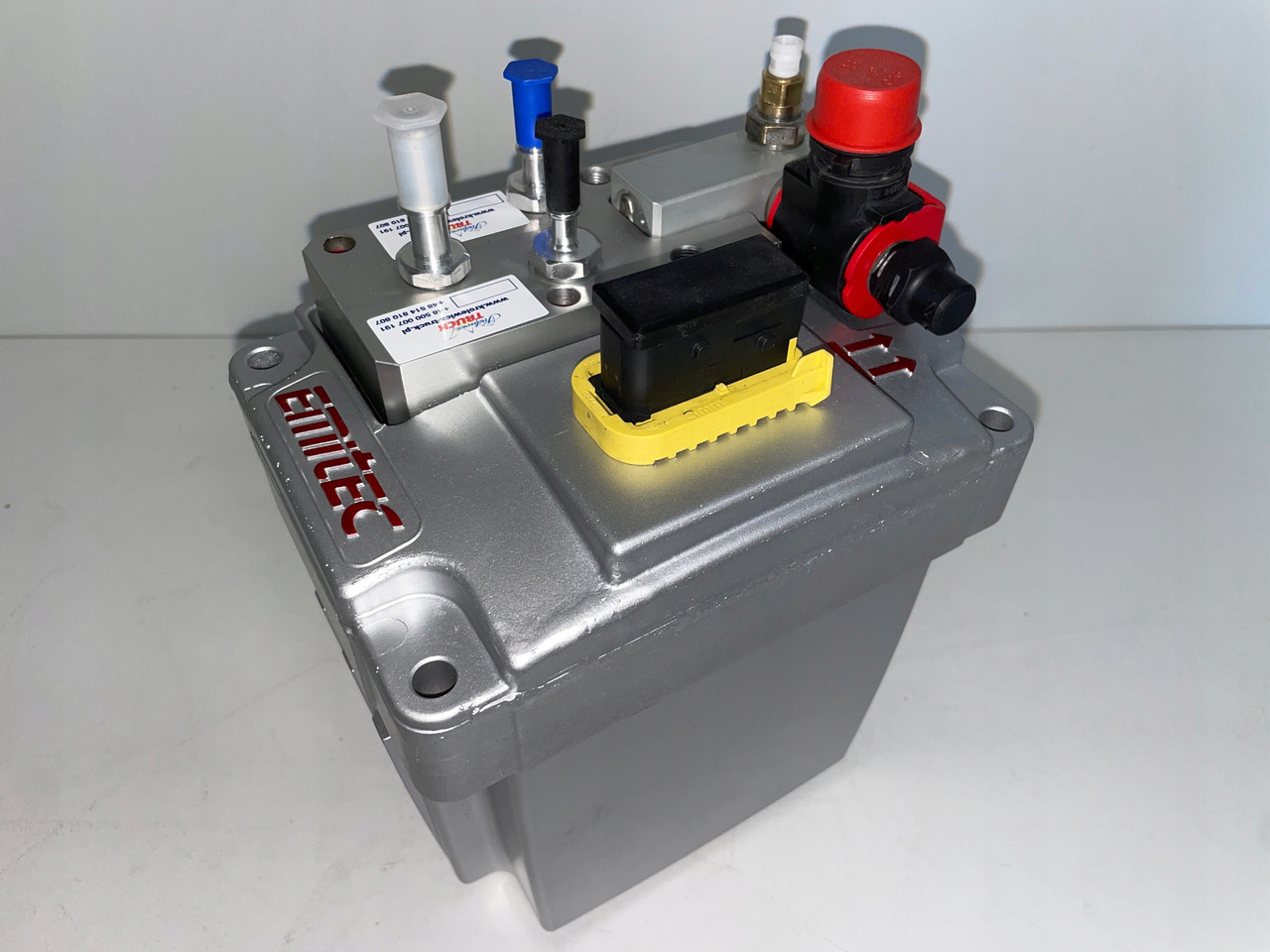 POMPA ADBLUE AD BLUE EMITEC MAN TGX TGS 81154036134 - Depósito de AdBlue para Camión: foto 1 POMPA ADBLUE AD BLUE EMITEC MAN TGX TGS 81154036134 - Depósito de AdBlue para Camión: foto 1