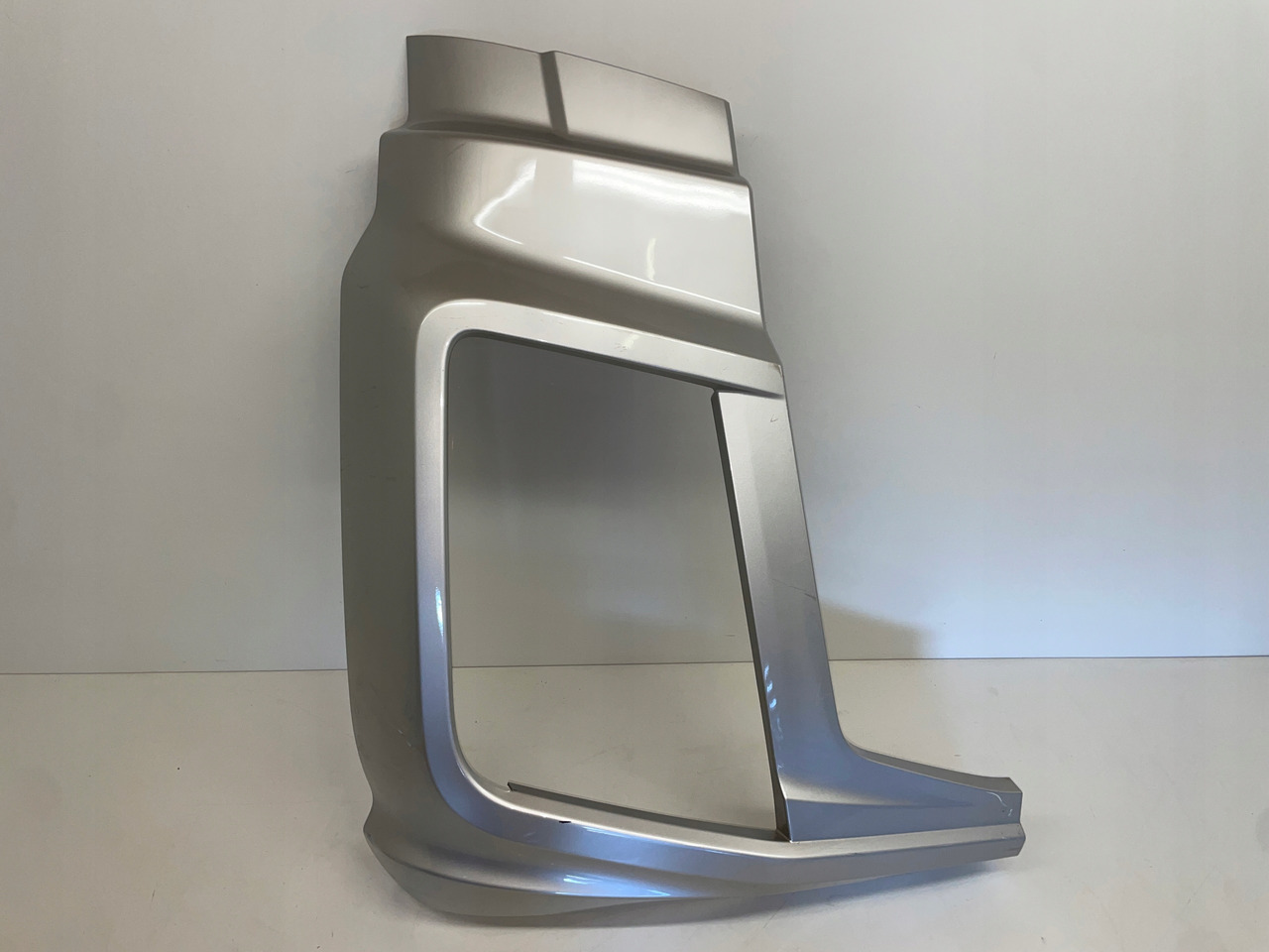 PRAWA OSŁONA OKULAR ZDERZAK FORD F-MAX JC46-17E950-A - Parachoques para Camión: foto 1 PRAWA OSŁONA OKULAR ZDERZAK FORD F-MAX JC46-17E950-A - Parachoques para Camión: foto 1