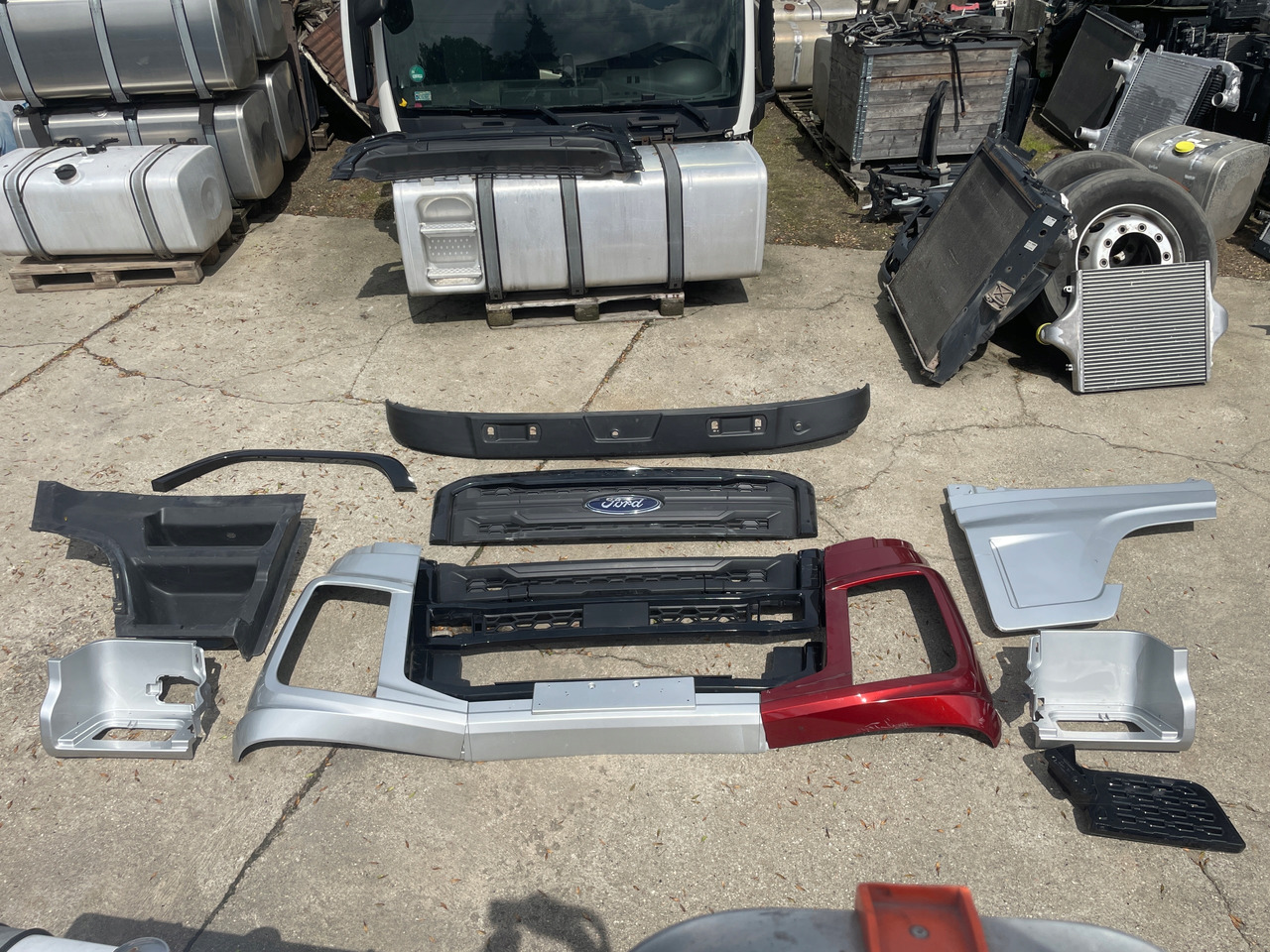 Przód Ford F-Max F Max Grill, Stopień , Stopnica Przedłużenie drzwi zderzak - Carrocería y exterior para Camión: foto 1 Przód Ford F-Max F Max Grill, Stopień , Stopnica Przedłużenie drzwi zderzak - Carrocería y exterior para Camión: foto 1