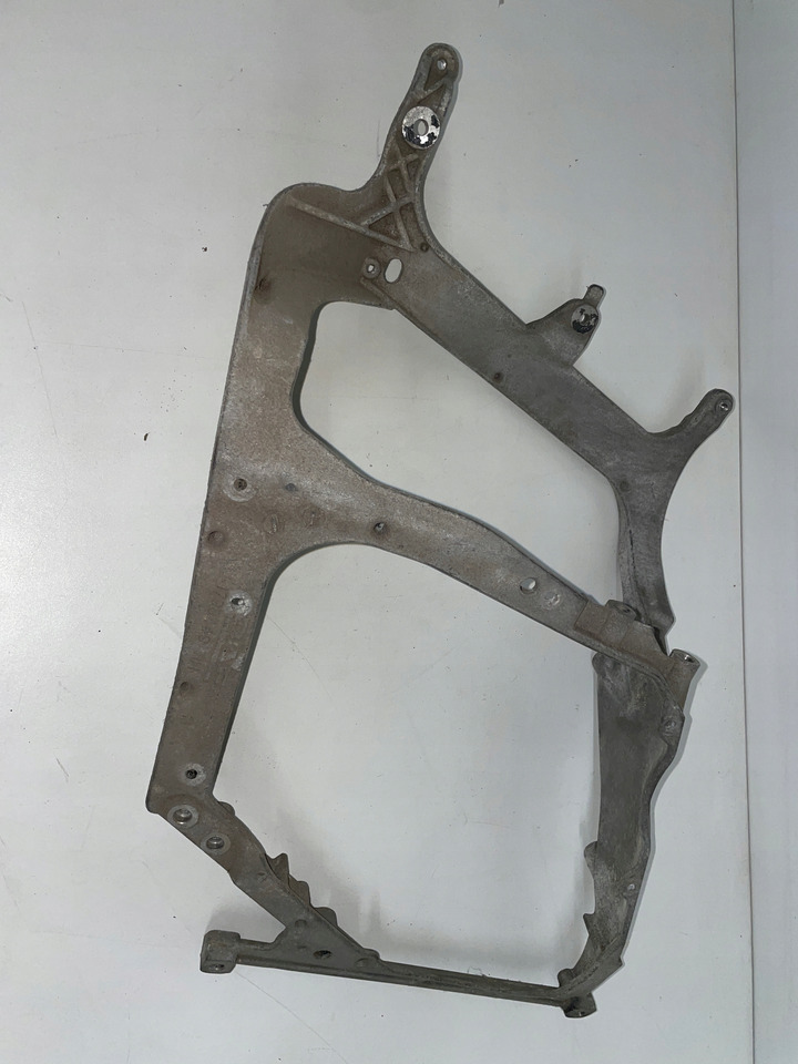 WSPORNIK REFLEKTORA DAF 106 XF PRAWY MOCOWANIE - Carrocería y exterior: foto 2 WSPORNIK REFLEKTORA DAF 106 XF PRAWY MOCOWANIE - Carrocería y exterior: foto 2