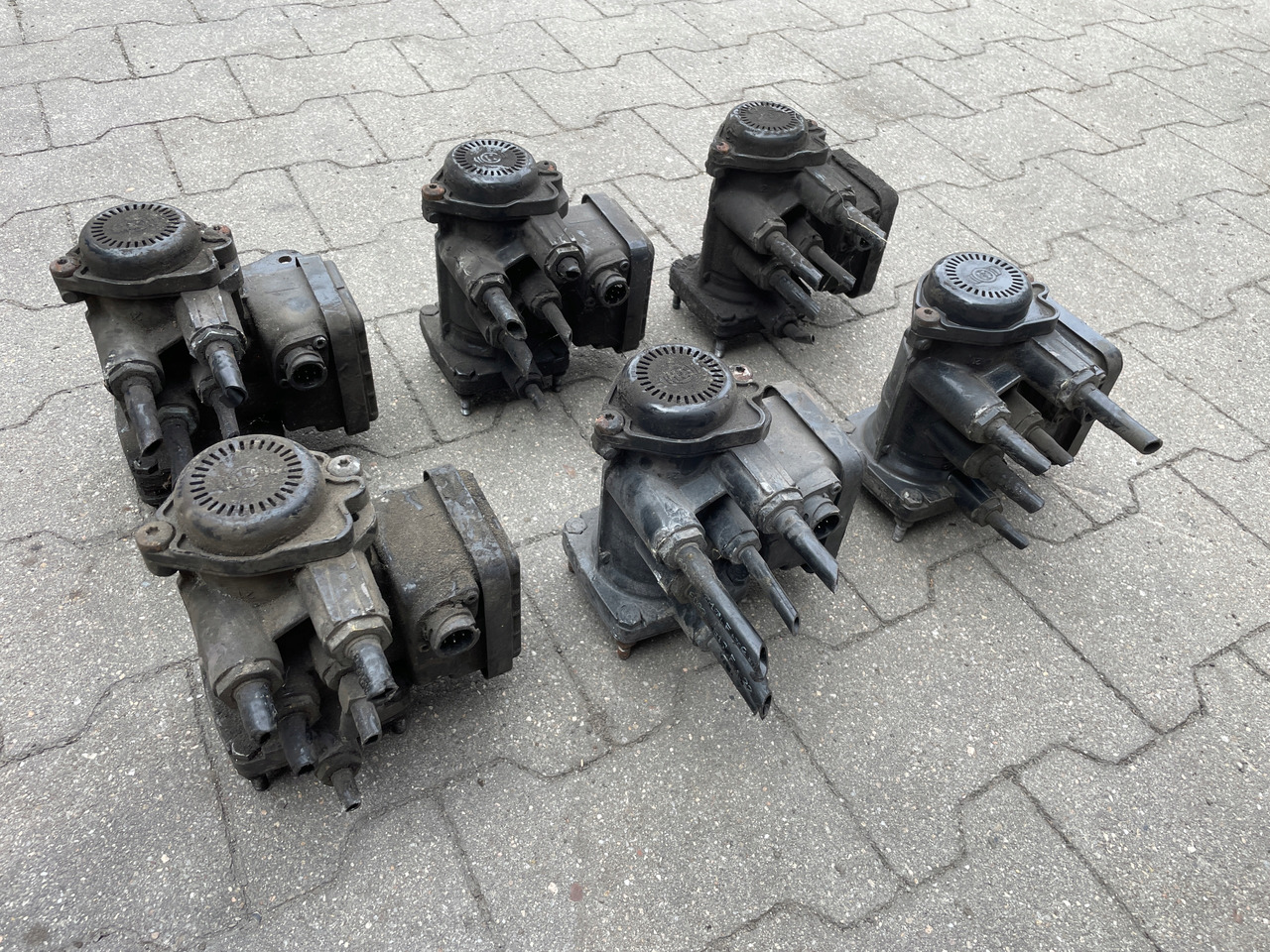 ZAWÓR EUROPA MODULATOR EBS MAN TGA TGS TGX 81523016213 - Válvula de freno para Camión: foto 4 ZAWÓR EUROPA MODULATOR EBS MAN TGA TGS TGX 81523016213 - Válvula de freno para Camión: foto 4