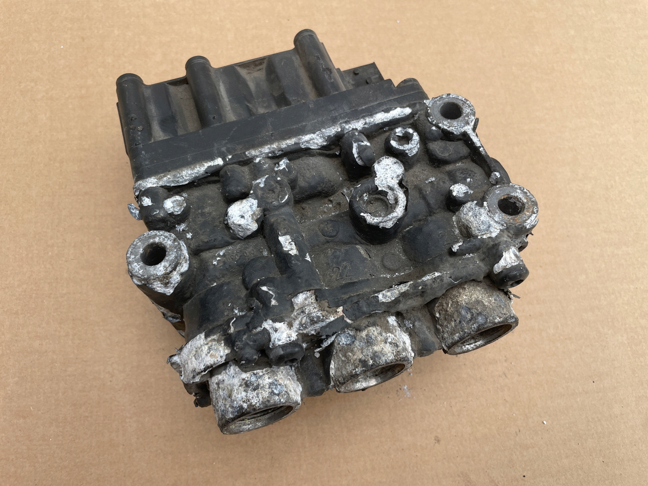 ZAWÓR PODUSZEK MERCEDES ACTROS MP 4 MP4 A0013270725 - Válvula de freno para Camión: foto 3 ZAWÓR PODUSZEK MERCEDES ACTROS MP 4 MP4 A0013270725 - Válvula de freno para Camión: foto 3