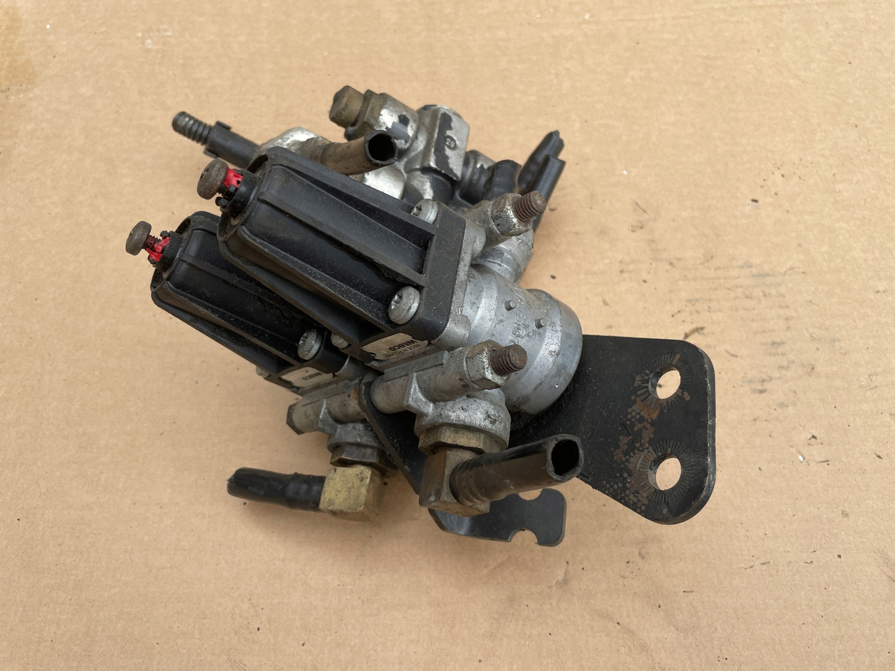 ZAWÓR REDUKCUJNY REDUKTOR CIŚNIENIA MAN TGA TGX TGS 4750103000 - Suspensión neumática para Camión: foto 5 ZAWÓR REDUKCUJNY REDUKTOR CIŚNIENIA MAN TGA TGX TGS 4750103000 - Suspensión neumática para Camión: foto 5