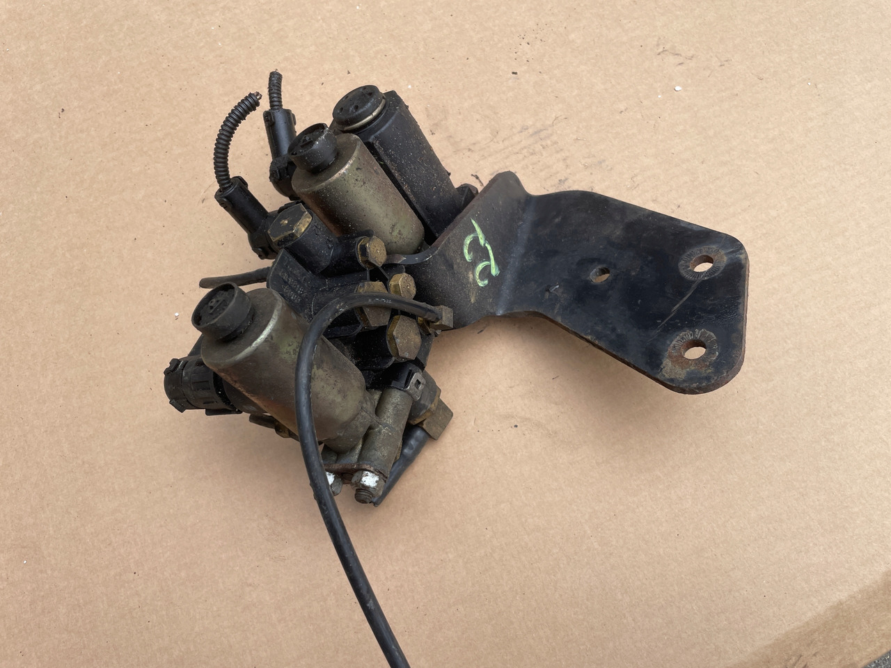 ZAWÓR ROZGAŁĘZIACZ MAN TGA TGS TGX TGM 81981836000 - Motor y piezas para Camión: foto 2 ZAWÓR ROZGAŁĘZIACZ MAN TGA TGS TGX TGM 81981836000 - Motor y piezas para Camión: foto 2