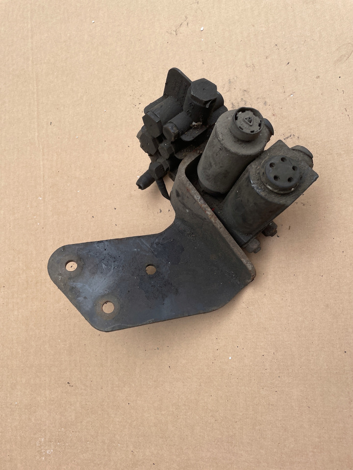 ZAWÓR ROZGAŁĘZIACZ MAN TGA TGS TGX TGM 81981836000 - Motor y piezas para Camión: foto 5 ZAWÓR ROZGAŁĘZIACZ MAN TGA TGS TGX TGM 81981836000 - Motor y piezas para Camión: foto 5