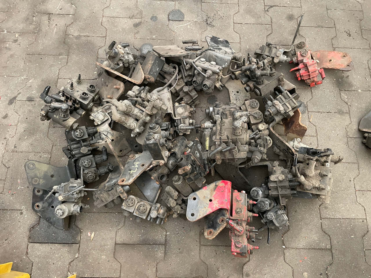 ZAWÓR ROZGAŁĘZIACZ MAN TGA TGS TGX TGM 81981836000 - Motor y piezas para Camión: foto 3 ZAWÓR ROZGAŁĘZIACZ MAN TGA TGS TGX TGM 81981836000 - Motor y piezas para Camión: foto 3