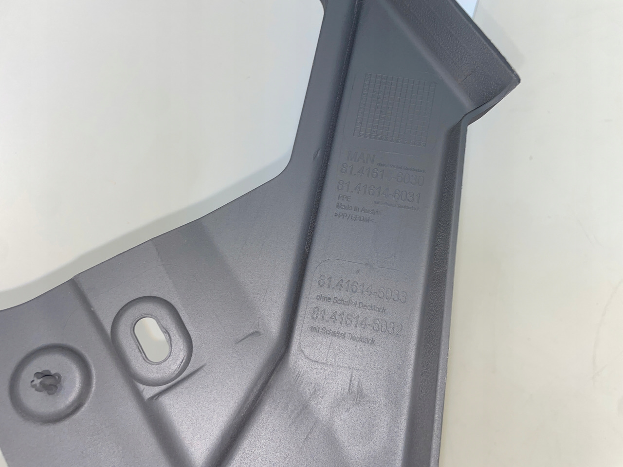 ZDERZAK ŚRODEK ZDERZAKA MASKOWNICA MAN TGX TGS 3 TG3 81416146033 - Parachoques para Camión: foto 5 ZDERZAK ŚRODEK ZDERZAKA MASKOWNICA MAN TGX TGS 3 TG3 81416146033 - Parachoques para Camión: foto 5