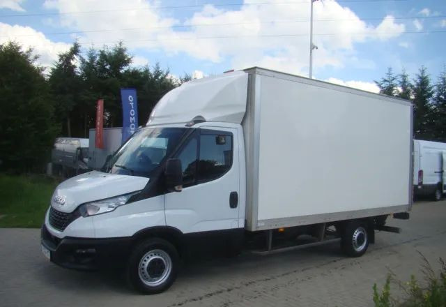 Iveco DAILY 35 S 16 3.0TDI WINDA 3.5T 4.20M - Furgoneta caja cerrada: foto 2 Iveco DAILY 35 S 16 3.0TDI WINDA 3.5T 4.20M - Furgoneta caja cerrada: foto 2