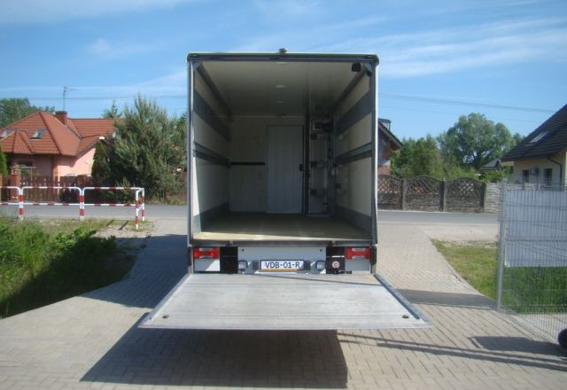 Camión caja cerrada Iveco DAILY 70 C 18 3.0TDI 5.45M WINDA 1000KG: foto 8 Camión caja cerrada Iveco DAILY 70 C 18 3.0TDI 5.45M WINDA 1000KG: foto 8