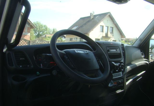 Camión caja cerrada Iveco DAILY 70 C 18 3.0TDI 5.45M WINDA 1000KG: foto 15 Camión caja cerrada Iveco DAILY 70 C 18 3.0TDI 5.45M WINDA 1000KG: foto 15