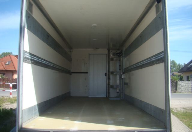 Camión caja cerrada Iveco DAILY 70 C 18 3.0TDI 5.45M WINDA 1000KG: foto 9 Camión caja cerrada Iveco DAILY 70 C 18 3.0TDI 5.45M WINDA 1000KG: foto 9