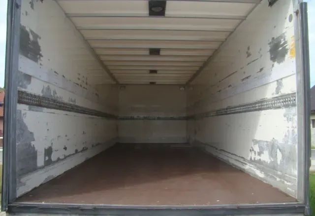 Camión caja cerrada MAN TGL 12-220 8.10M KLIMA WINDA 2000KG: foto 11