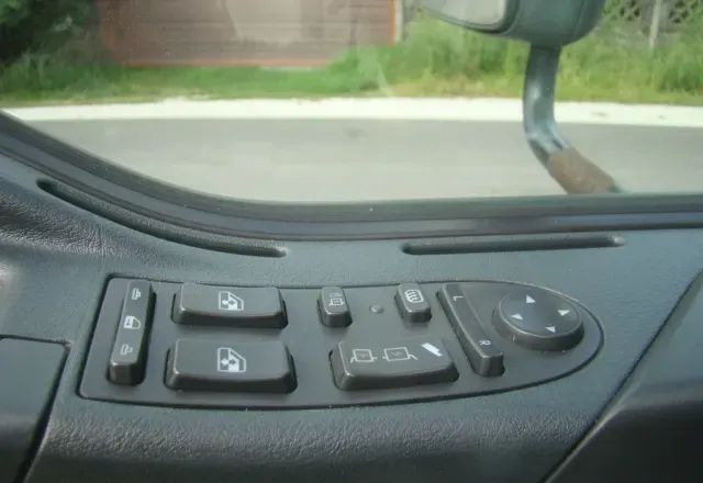 Camión caja cerrada MAN TGL 12-220 8.10M KLIMA WINDA 2000KG: foto 17