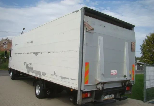 Camión caja cerrada MAN TGL 12-220 8.10M KLIMA WINDA 2000KG: foto 8