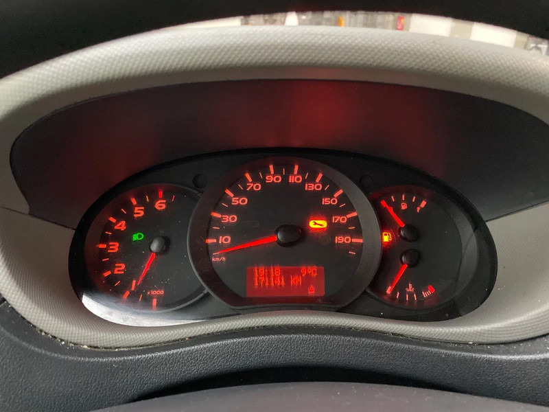 Renault Master T33 2.3 dCi L2H2 - Furgoneta pequeña: foto 4 Renault Master T33 2.3 dCi L2H2 - Furgoneta pequeña: foto 4