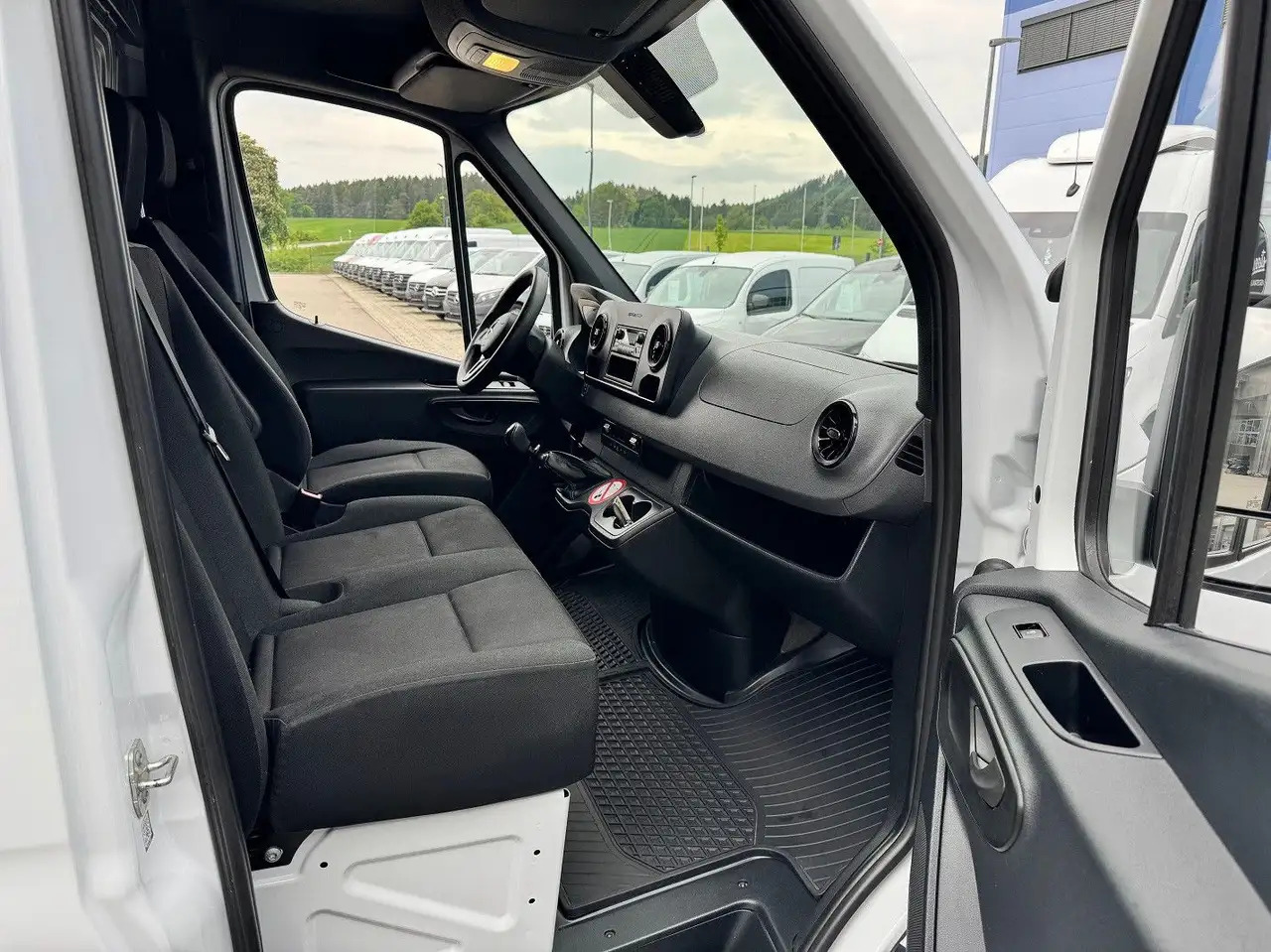 Furgón Mercedes-Benz Sprinter 215 CDI Flach Lang Klima FWD: foto 10 Furgón Mercedes-Benz Sprinter 215 CDI Flach Lang Klima FWD: foto 10