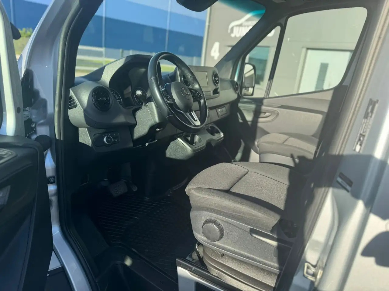 Mercedes-Benz Sprinter 317 CDI Lang Hoch Klima MBUX Silber LED - Furgón: foto 4 Mercedes-Benz Sprinter 317 CDI Lang Hoch Klima MBUX Silber LED - Furgón: foto 4