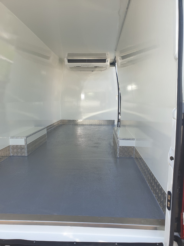 IVECO Daily 35S14 with Zanotti Z350 0°C Refrigeration (5 vehicles in stock) - Furgoneta frigorifica: foto 4 IVECO Daily 35S14 with Zanotti Z350 0°C Refrigeration (5 vehicles in stock) - Furgoneta frigorifica: foto 4