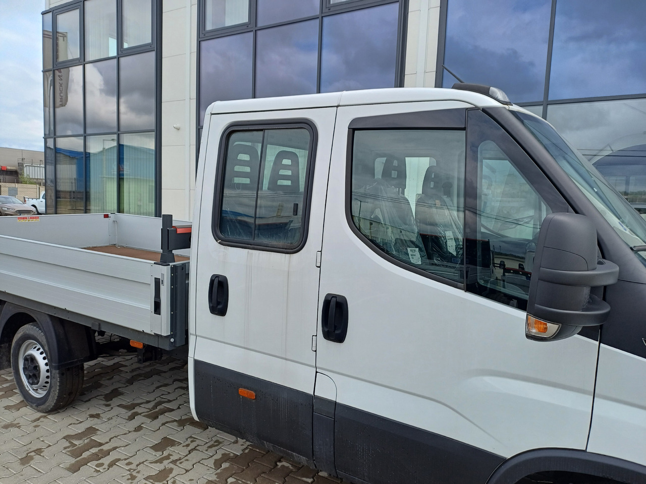 Iveco Daila 35 Daily C 18 H 3450 - Furgoneta caja abierta: foto 2 Iveco Daila 35 Daily C 18 H 3450 - Furgoneta caja abierta: foto 2