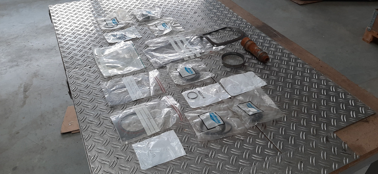 Diverse Dichtungen, Kleinteile, teils neuwertig, für Waukesha Gasmotor, Artikel - Nr. : 81.99999 - 9 - Junta de motor para Camión: foto 3 Diverse Dichtungen, Kleinteile, teils neuwertig, für Waukesha Gasmotor, Artikel - Nr. : 81.99999 - 9 - Junta de motor para Camión: foto 3