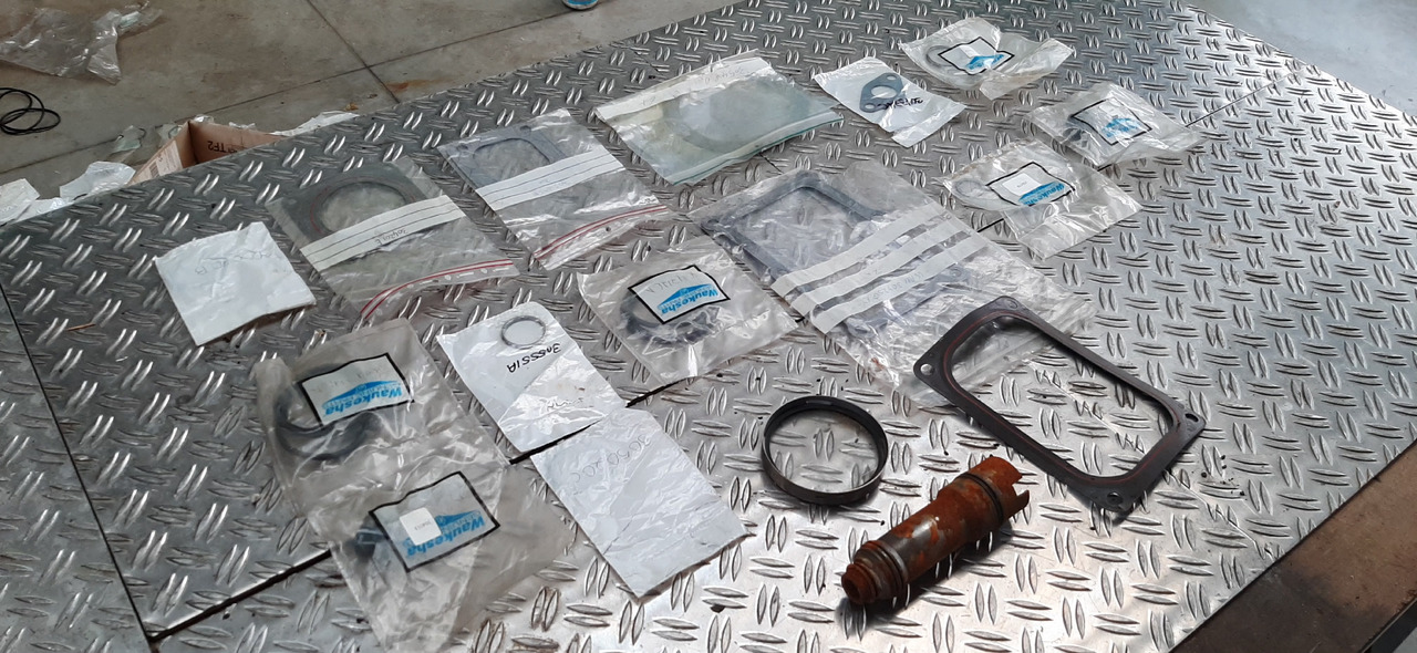 Diverse Dichtungen, Kleinteile, teils neuwertig, für Waukesha Gasmotor, Artikel - Nr. : 81.99999 - 9 - Junta de motor para Camión: foto 5 Diverse Dichtungen, Kleinteile, teils neuwertig, für Waukesha Gasmotor, Artikel - Nr. : 81.99999 - 9 - Junta de motor para Camión: foto 5