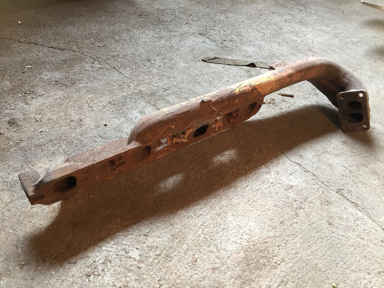 Gebrauchter MB 1735 Motortyp OM 442 LA Abgaskrümmer rechts, Artikel Nr. : A 999 999 99 99 - Colector de escape para Camión: foto 3 Gebrauchter MB 1735 Motortyp OM 442 LA Abgaskrümmer rechts, Artikel Nr. : A 999 999 99 99 - Colector de escape para Camión: foto 3