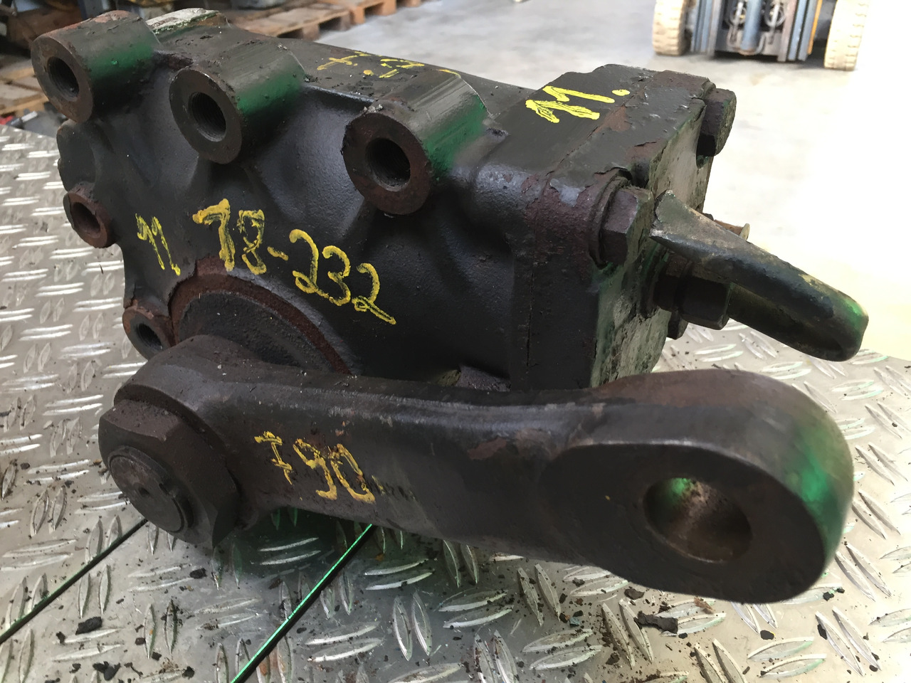 Gebrauchtes Lenkgetriebe MAN F 90, 18.232, Artikel - Nr.: 81.9999 - 9999 - Caja de dirección para Camión: foto 1 Gebrauchtes Lenkgetriebe MAN F 90, 18.232, Artikel - Nr.: 81.9999 - 9999 - Caja de dirección para Camión: foto 1