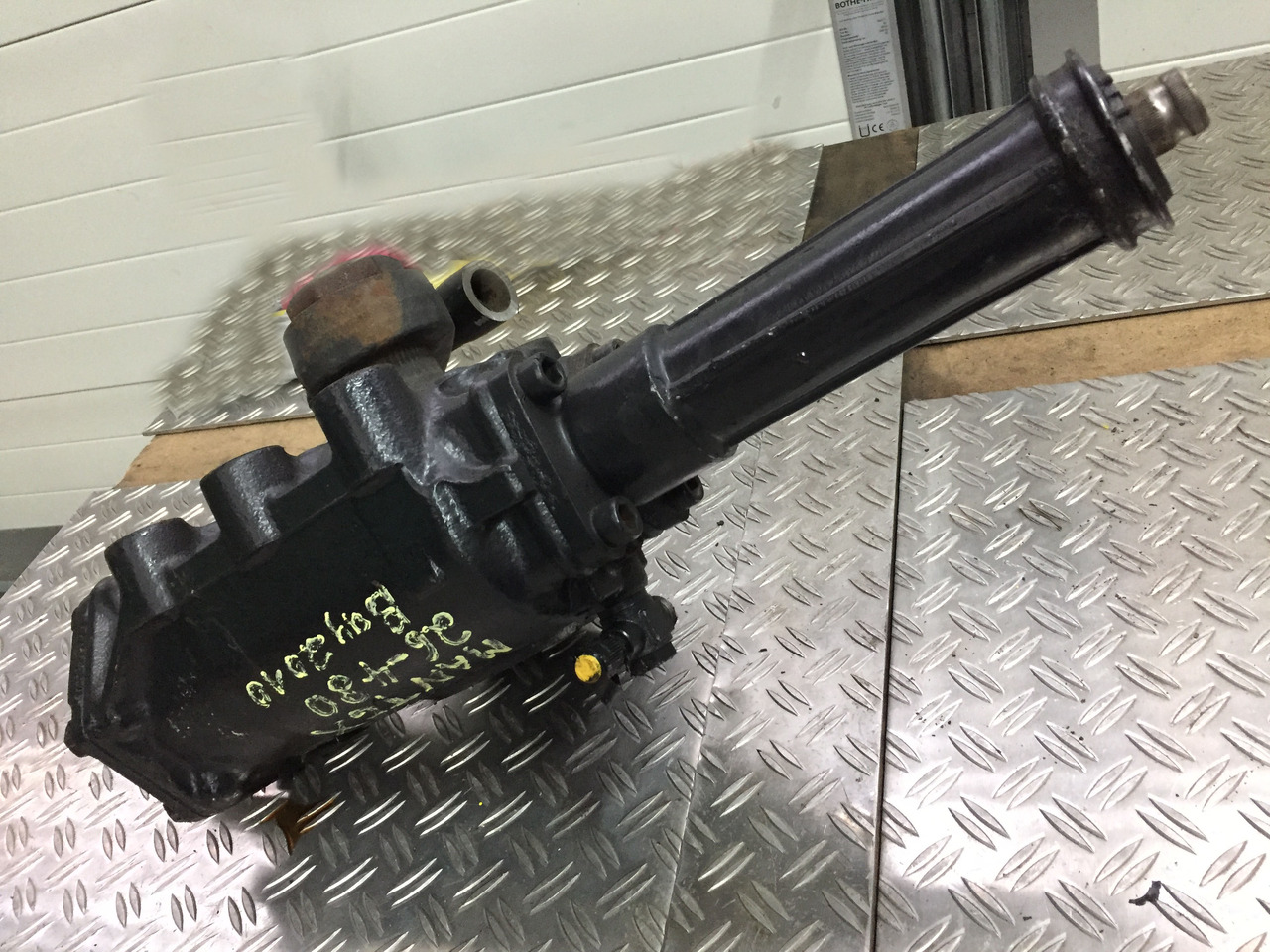 Gebrauchtes Lenkgetriebe MAN TGX 26.480 XXL, Artikel - Nr.: 81.46200 - 6541 - Caja de dirección para Camión: foto 1 Gebrauchtes Lenkgetriebe MAN TGX 26.480 XXL, Artikel - Nr.: 81.46200 - 6541 - Caja de dirección para Camión: foto 1