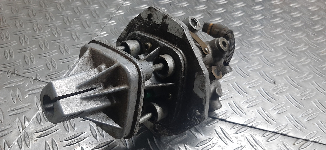 Gebrauchtes MAN Schaltgerät für Getriebe, Artikel - Nr. : 81.32605 - 6111 - Caja de cambios y piezas para Camión: foto 5 Gebrauchtes MAN Schaltgerät für Getriebe, Artikel - Nr. : 81.32605 - 6111 - Caja de cambios y piezas para Camión: foto 5